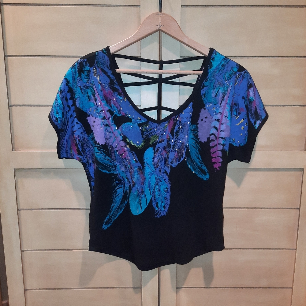Almost Famous Blue & Black Feather pattern Short Sleeve Blouse - Size M